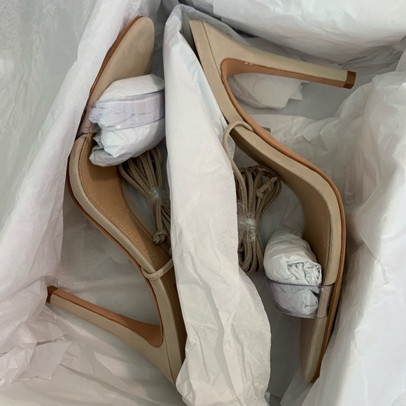 * NEW Schutz X REVOLVE Felice Sandal Transparent - Picture 4 of 6